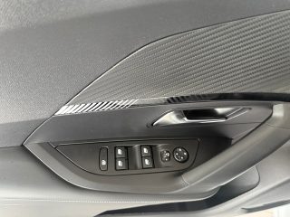 Peugeot 2008 PureTech 100 S&S Allure 6-Gang-Manuell