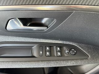 Peugeot 3008 PureTech 130 6-Gang-Manuell Active Pack