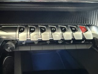 Peugeot 3008 PureTech 130 6-Gang-Manuell Active Pack