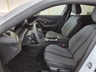 Peugeot 2008 PureTech 130 Allure EAT8