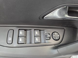 Peugeot 2008 PureTech 130 Allure EAT8