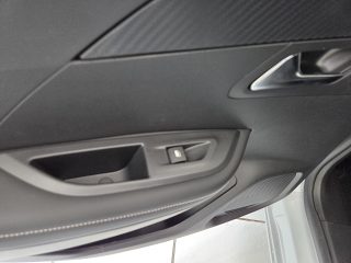 Peugeot 2008 PureTech 130 Allure EAT8