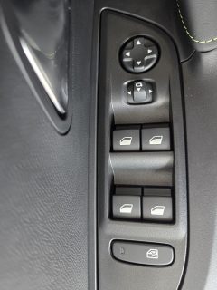 Peugeot 2008 Hybrid 145 e-DCS6 GT Glasdach,