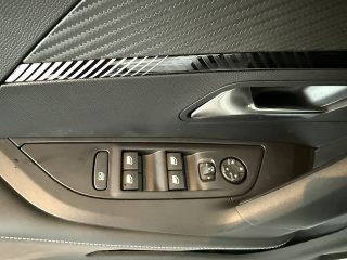 Peugeot 2008 PureTech 100 S&S Allure 6-Gang-Manuell