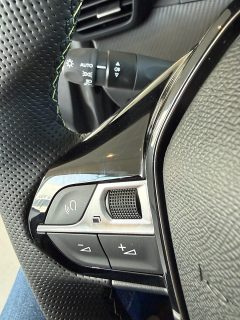 Peugeot 208 Hybrid 110 e-DCS6 GT Vollausstattung