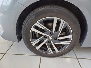 Peugeot 208 PureTech 100 S&S Allure