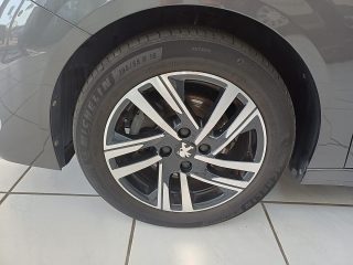 Peugeot 208 PureTech 100 S&S Allure