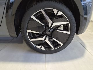 Peugeot 208 PT 100 Allure ACC, Navi, 360° Kamera